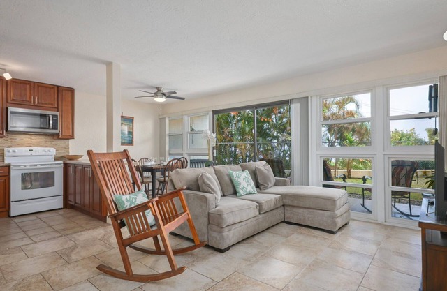 Kona Coffee Villas Thanksgiving & Christmas Open