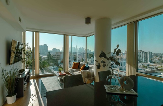 Koreatown High Rise Luxury 2 Bedroom Apartment