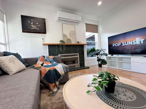 KozyGuru | 3BR Close to Vic Uni & Footscray Hosp