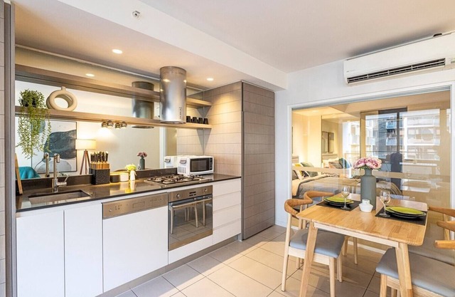 KozyGuru | Abbotsford | 1 Bed Apt