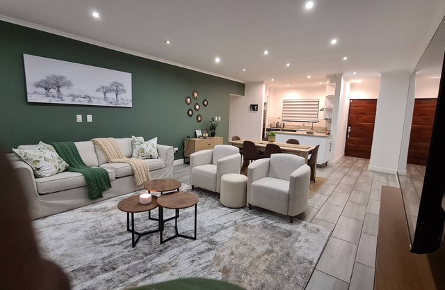 KRJSA Townhouse- Bryanston nCentrally located to shopping Malls and nightlife.
