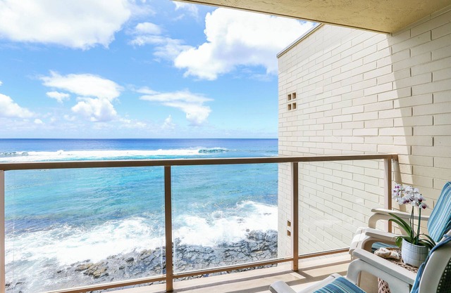 Kuhio Shores 411. Right on the water- Cold A/C