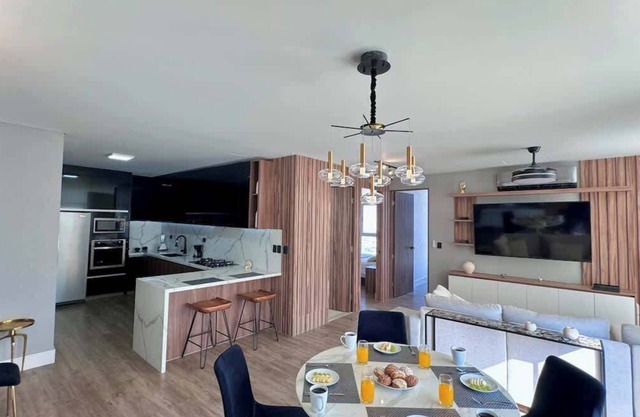 Kyo Aluna 2002 Luxurious Apartment