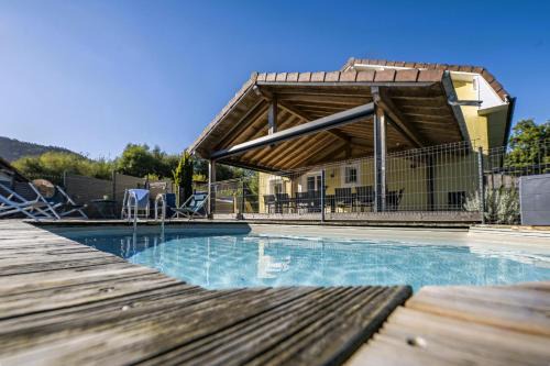 L'écrin de Xattys - Gîte haut de gamme avec SPA, Terrain de pétanque, Piscine et Baby-foot