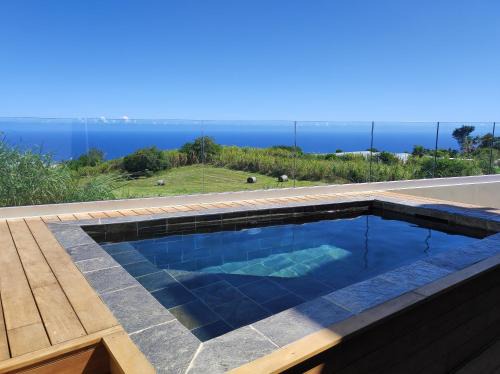L'ApparT, meublé de tourisme 4 étoiles, piscine chauffée et vue mer imprenable