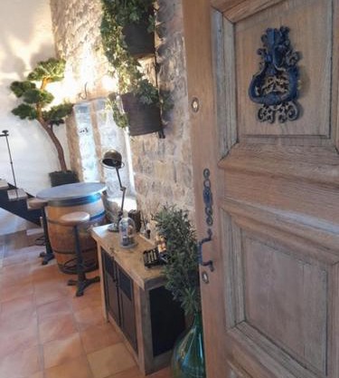 L Estello, Village house in Provence