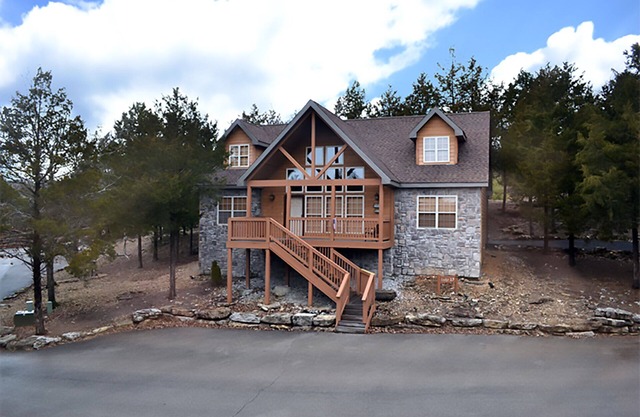 L016, 4Br, 4Ba Beautiful Roark Creek Cabin