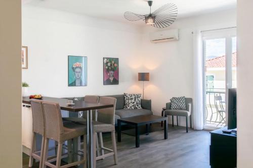 L4 Fayad 2BDR Hotel des Postes Central, Massena AC 2Balconies