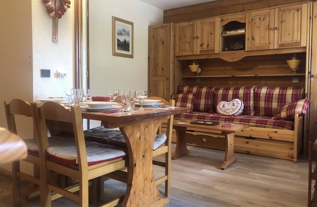 La Bûche 4 - Cosy, divisible studio, 2-star rating