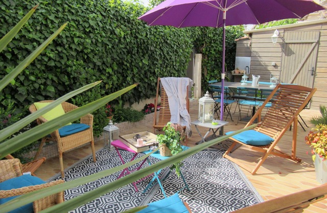 LA BELLE VIE in PROVENCE between Marseille and Carry-le-Rouet, 5Km from the sea