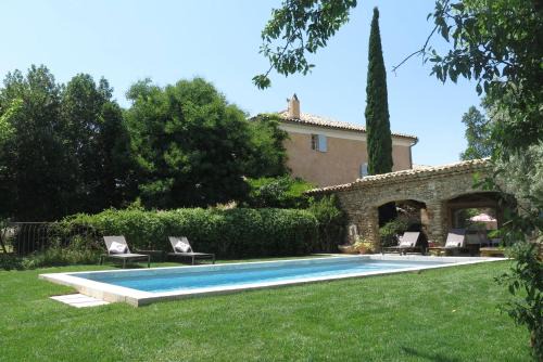 La Bergerie in an estate with swimming pool in the heart of the Luberon