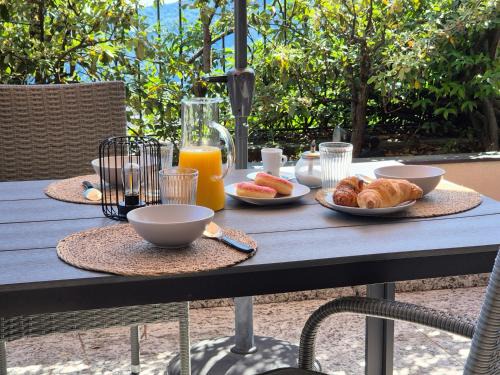 La BuCa - in Como - Complete apartment, 150 sq m - Private covered parking - Private terrace - Fully equipped kitchen - Two large bedrooms
