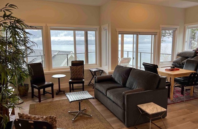 La Casa Resort - Lakefront Private Cottage