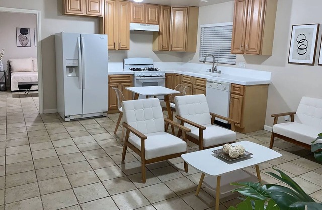 La Casita Española-Charming 2-bedroom house in brilliant Ventura