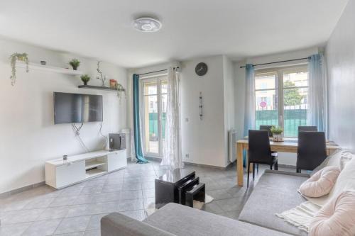 La Cour Secrète Buc