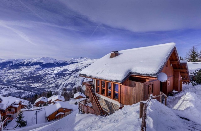 La Couronne is a spacious ski chalet that sleeps 10p over 3 floors