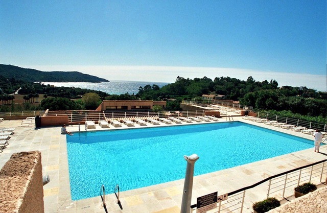 LA CROIX VALMER/SYLVABELLE - 2 p + terrace - Nice sea view with pool -