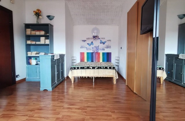 La Farfalla by Manu site in Marconi area, ideal for couples and business trips.