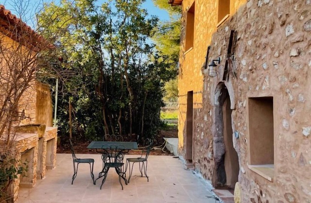 La Grange du Vendangeur, in the heart of organic vineyards.