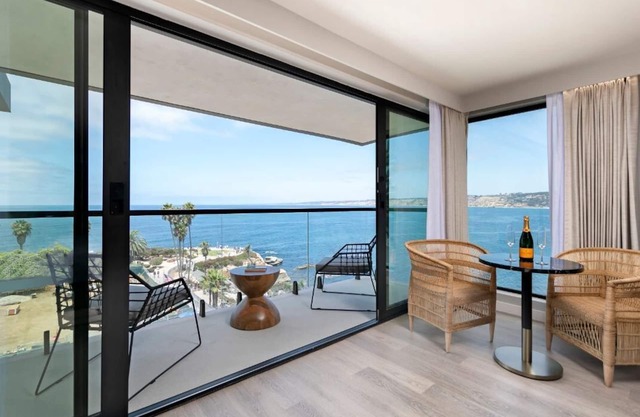 La Jolla Cove Hotel & Suites, Corner Penthouse Suite, Balcony w/Ocean Views!