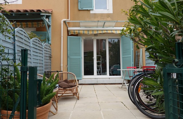 La Londes les Maures, air-conditioned Mazet 7mn walk from Miramar beach