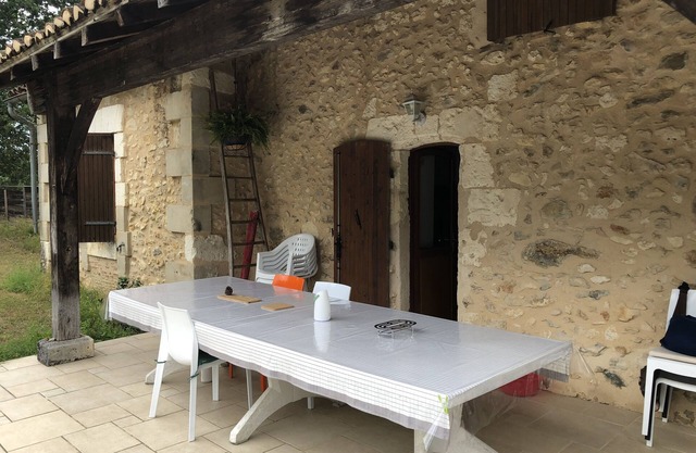 La Longère en Périgord: house with swimming pool for vacations in the countryside.