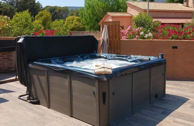 LA LOUBE - CUERS - Gîte