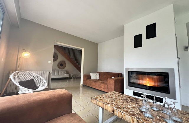 La Lumineuse VUE nature, fireplace, ideal for families