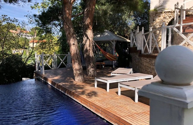 La Luna of Marseille