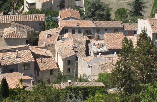La Maison Jaune, a small Provencal house in the city