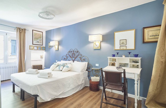 La Medusa Blu - Two Bedroom Apartment, Sleeps 3