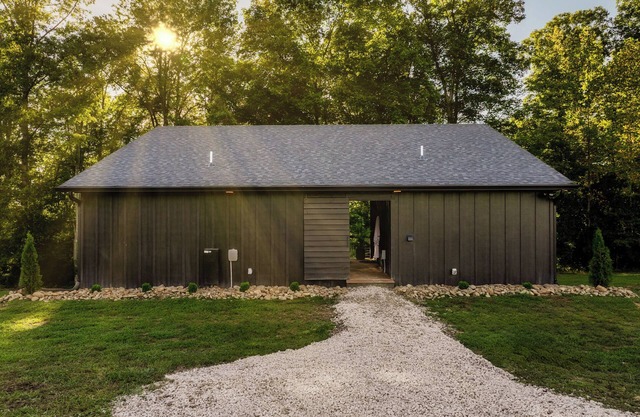 La Notte Modern Black Chalet