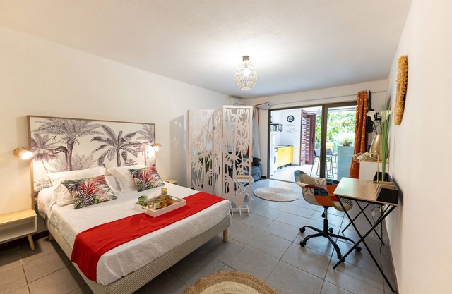 La perle du Rorota - Large luxury studio with swimming pool and private beach access