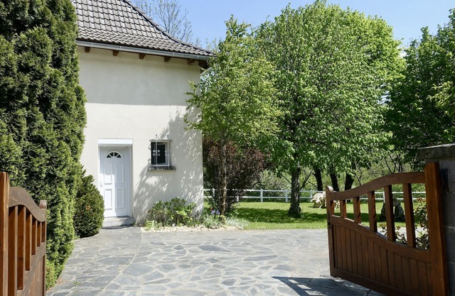 "La Petite Maison Nature", with mountain views, private terrace and Wi-Fi