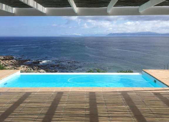 La Petite Baleine Oceanfront Villa