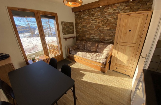 La rosiere 2 rooms + mountain corner + covered parking, south facing, wifi