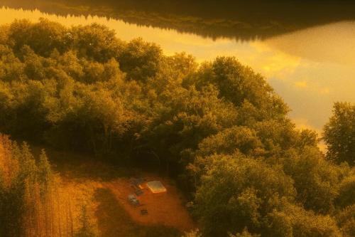 La Sauterelle Gîte insolite bord du lac de Chaumeçon, Morvan