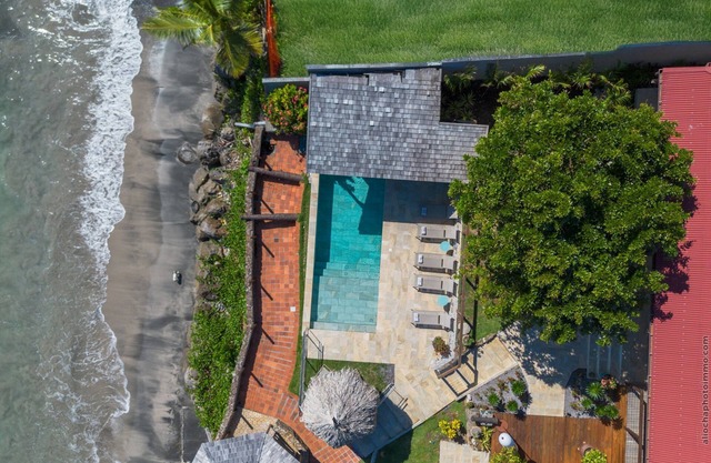La Sirène du Diamant ,18 guestsnSpacious beachfront rental in Martinique :