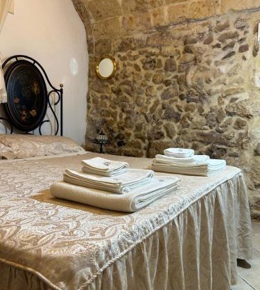 La Stalluzza Menorah Holiday House