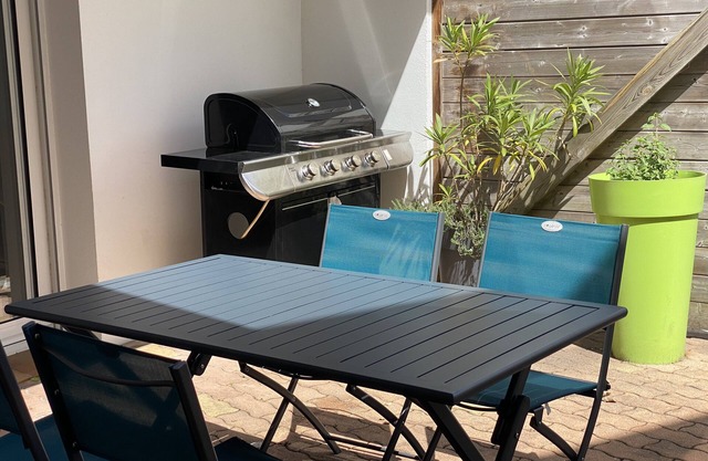 La Ti Source à 2 pas du Vieux Port, en Impasse Privée, Avec Garage