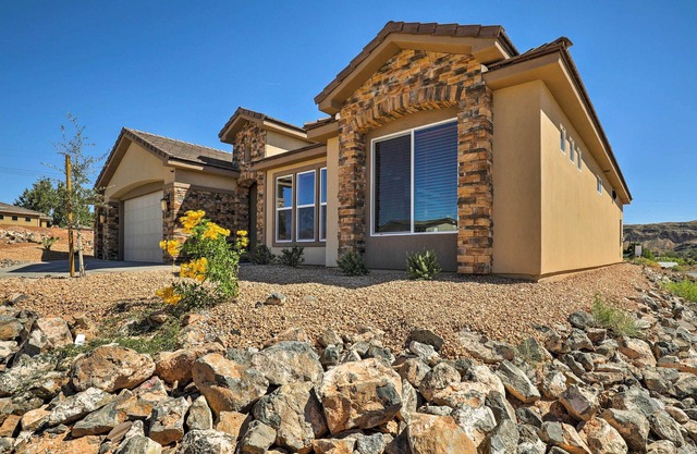 La Verkin Home w/Hot Tub, Kayaks, & Bikes!