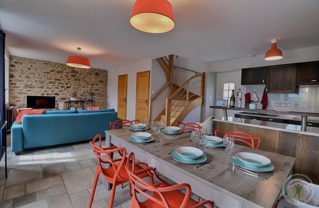 La Ville est Brets - SAINT JOUAN DES GUERETS