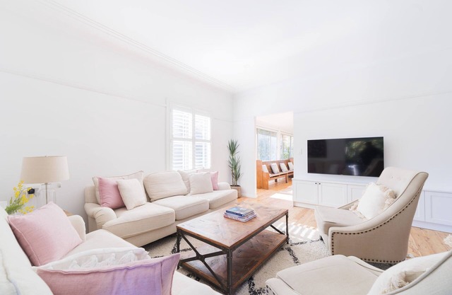 La Villette sleeps 9/fireplace/BBQ/Pet Friendly