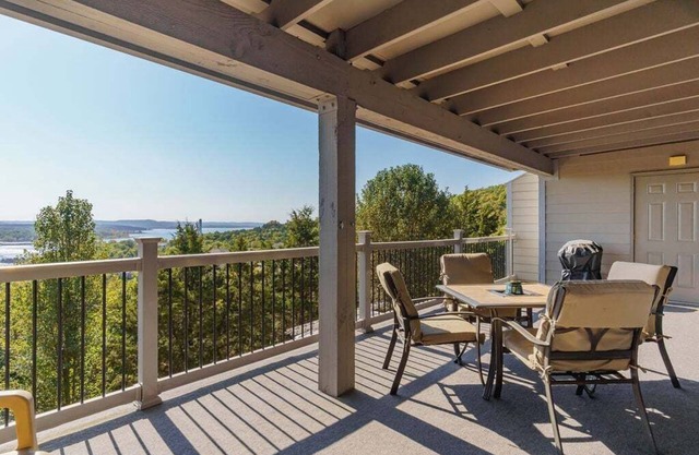 Labor Day Open! Newly Updated Condo! Lake View! Spacious!