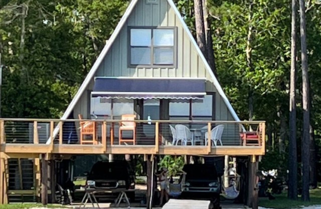 Labor Day Weekend Open! Sandy Beach, gorgeous sunsets, great front porch view!