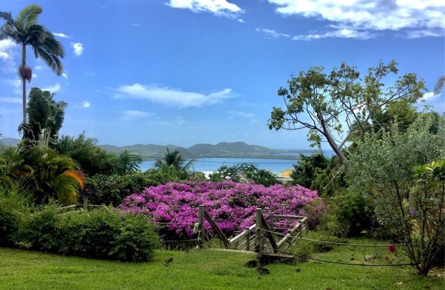 LADILAFE VILLA 4* with PRIVATE SWIMMING POOL and sea view