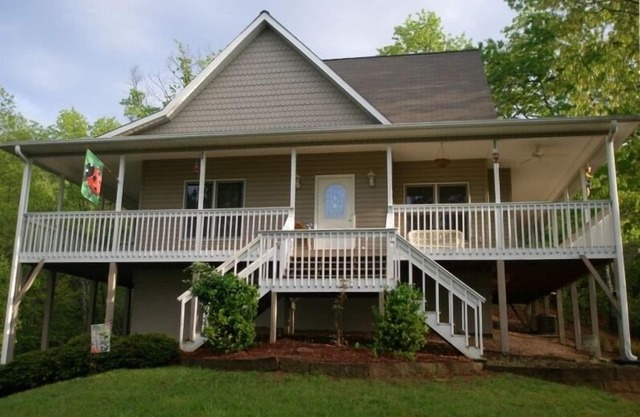 Lady Bug Estate - Spectacular Secluded Smokey Mountain View