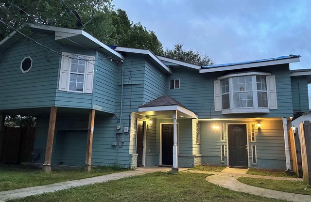 Lafayette House: 5 BR, Garden, Kitchen & Free Parking!