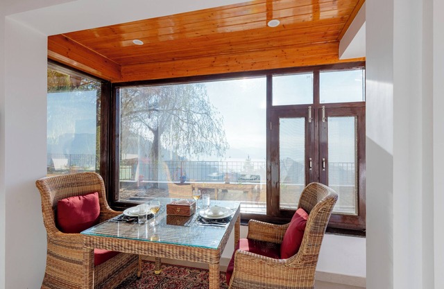 Lafu House Hearth Cabana Hill views
