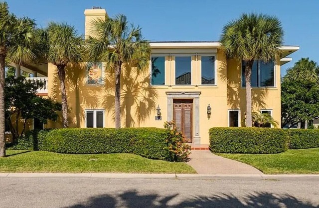 Laguna Dreamer home on canal